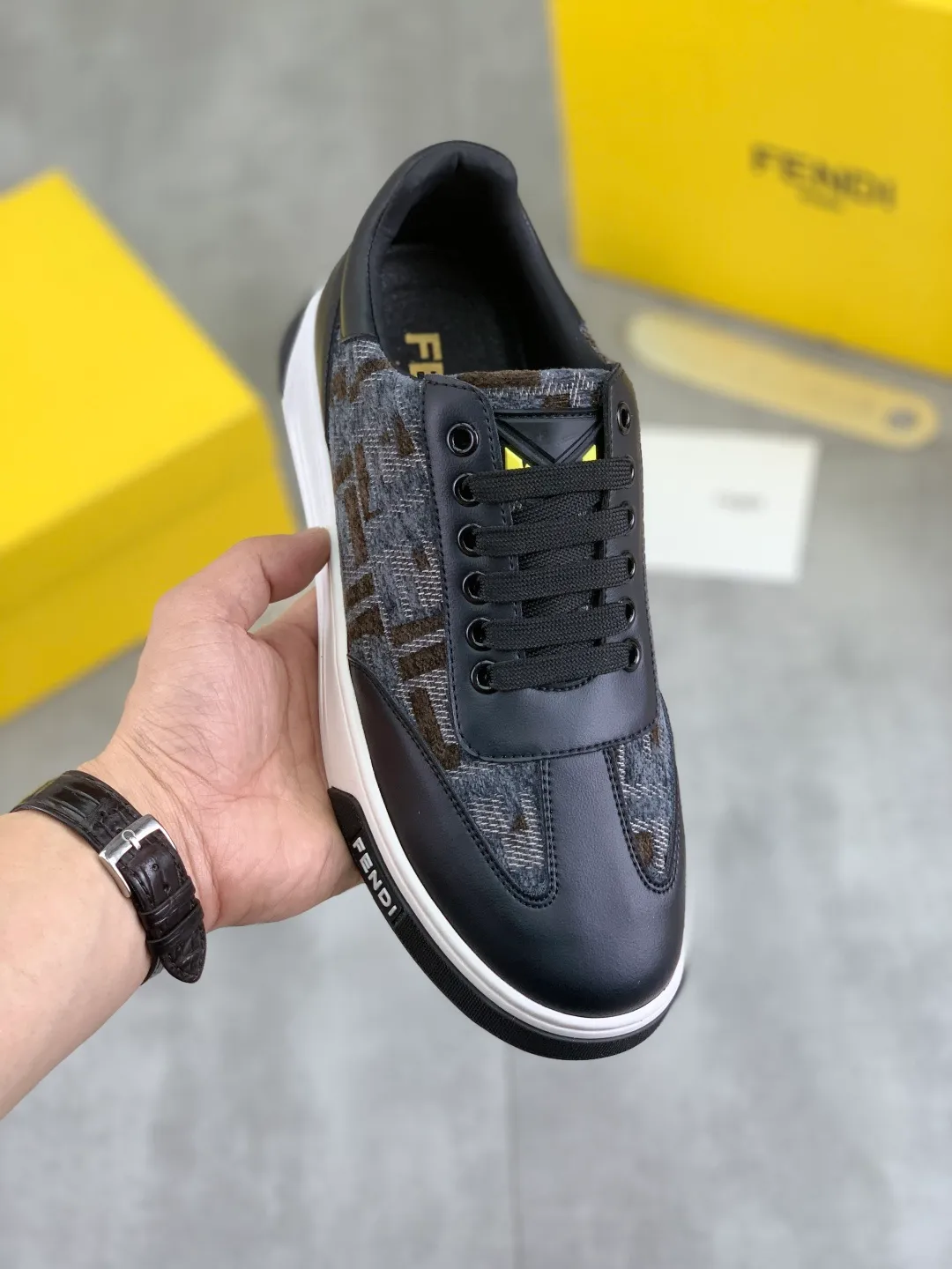 ​Men's shoes 💰P420 💰[New style] little monster 🆘 New style at FENDI counter 🕶️🕶️Simple routing effect, showing an elegant and cool driving shoe 🎬Using imported calfskin + first-layer pigskin lining🐂Excellent material🎬Detailed workmanship 🤗Comfortable foot feel➰➰. ​Pair it with any outfit to show your taste and temperament, low-key luxury ♻️Design ​simple and elegant ​noble and fashionable 🍃​Very loved and favored by trendy men 💓❤️size: 38-44 4️⃣colors available